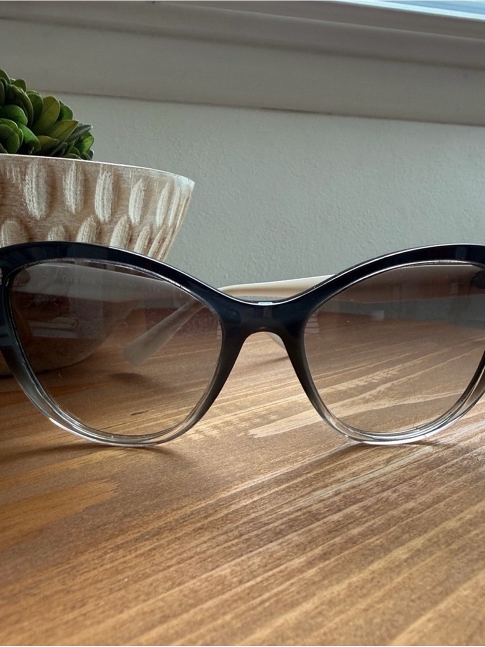 Miu Miu 2 tone Cat-Eye Sunglasses in Black Gradient 55 18 140 - Picture 5 of 6